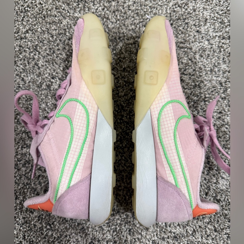 Nike is women's waffle racer 2X in arctic pink, size 10 - Picture 11 of 14